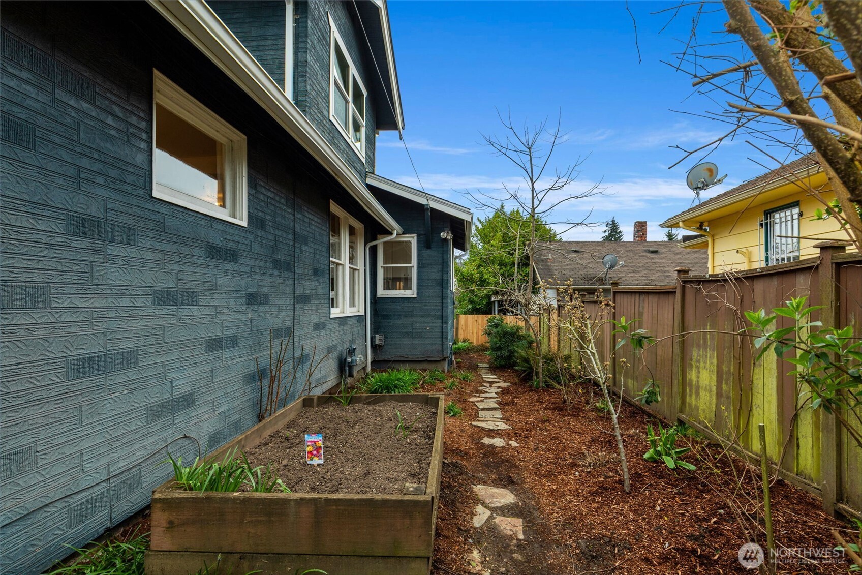 5812 46th Avenue South Seattle, WA 98118 - Photo 36 of 40 a brick building with a yard