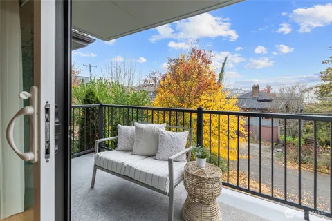 $849,950 | 2516 Yale Avenue East, Unit C, Seattle, WA 98102