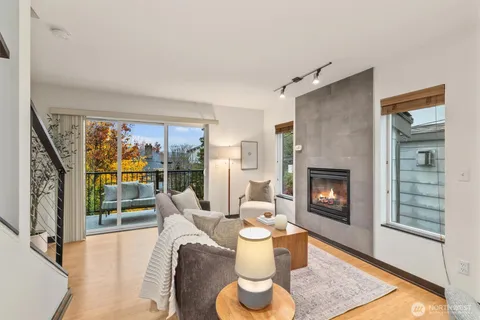 $849,950 | 2516 Yale Avenue East, Unit C, Seattle, WA 98102