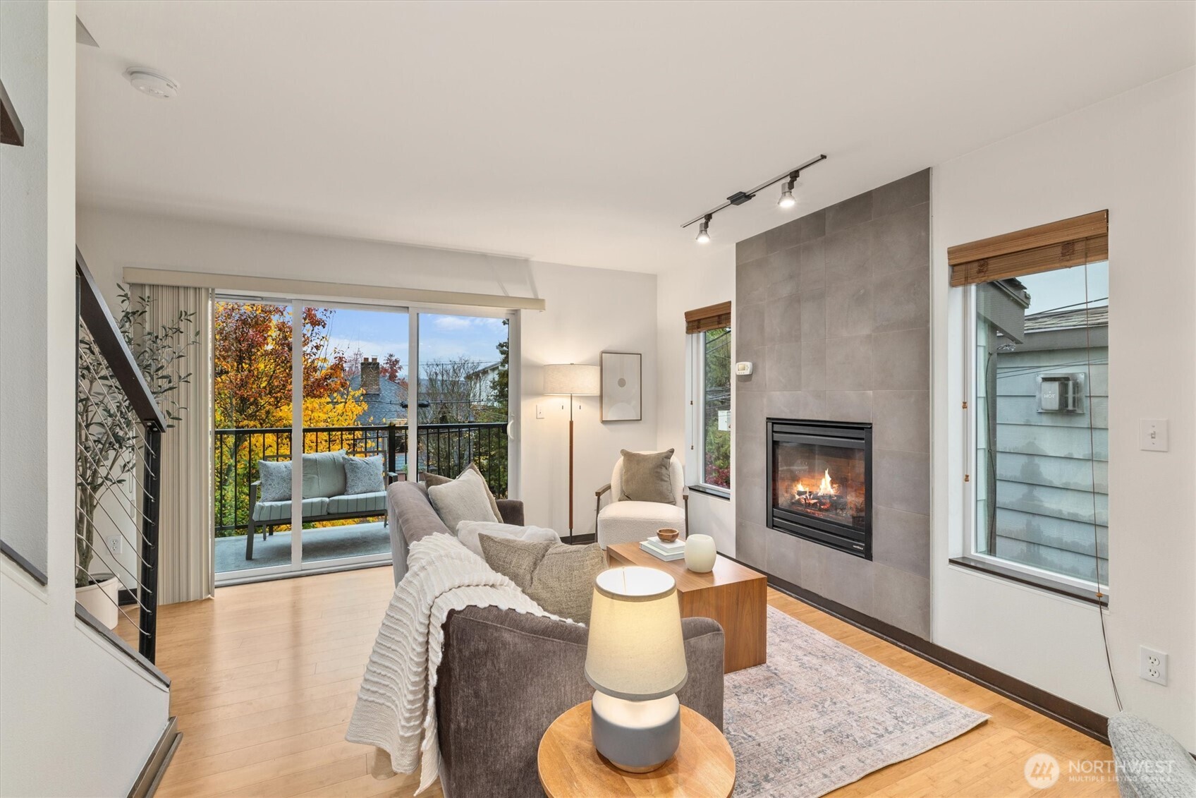2516 Yale Avenue East, Unit C Seattle, WA 98102 - Photo 14 of 37 a living room with furniture and a fireplace