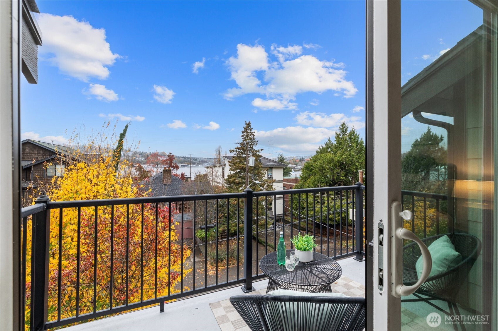 2516 Yale Avenue East, Unit C Seattle, WA 98102 - Photo 18 of 37 a view of a balcony with a potted plant