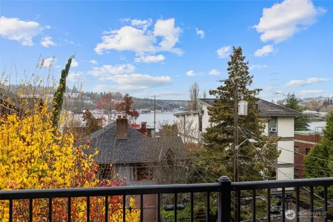 $849,950 | 2516 Yale Avenue East, Unit C, Seattle, WA 98102