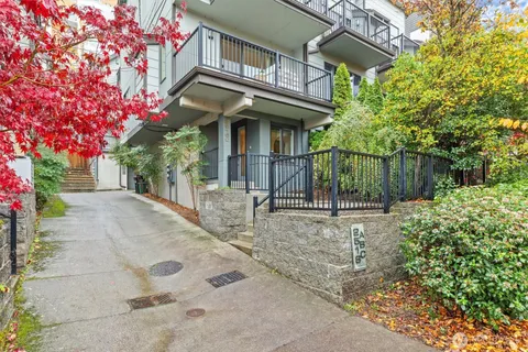 $849,950 | 2516 Yale Avenue East, Unit C, Seattle, WA 98102