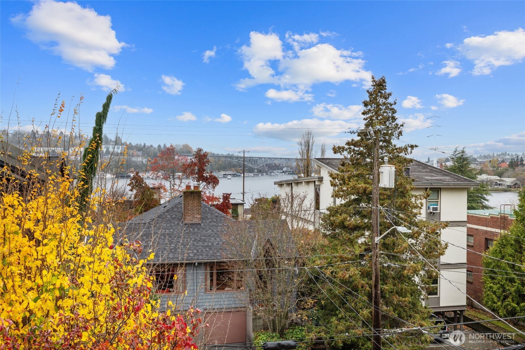 2516 Yale Avenue East, Unit C Seattle, WA 98102 - Photo 21 of 37 a view of a city