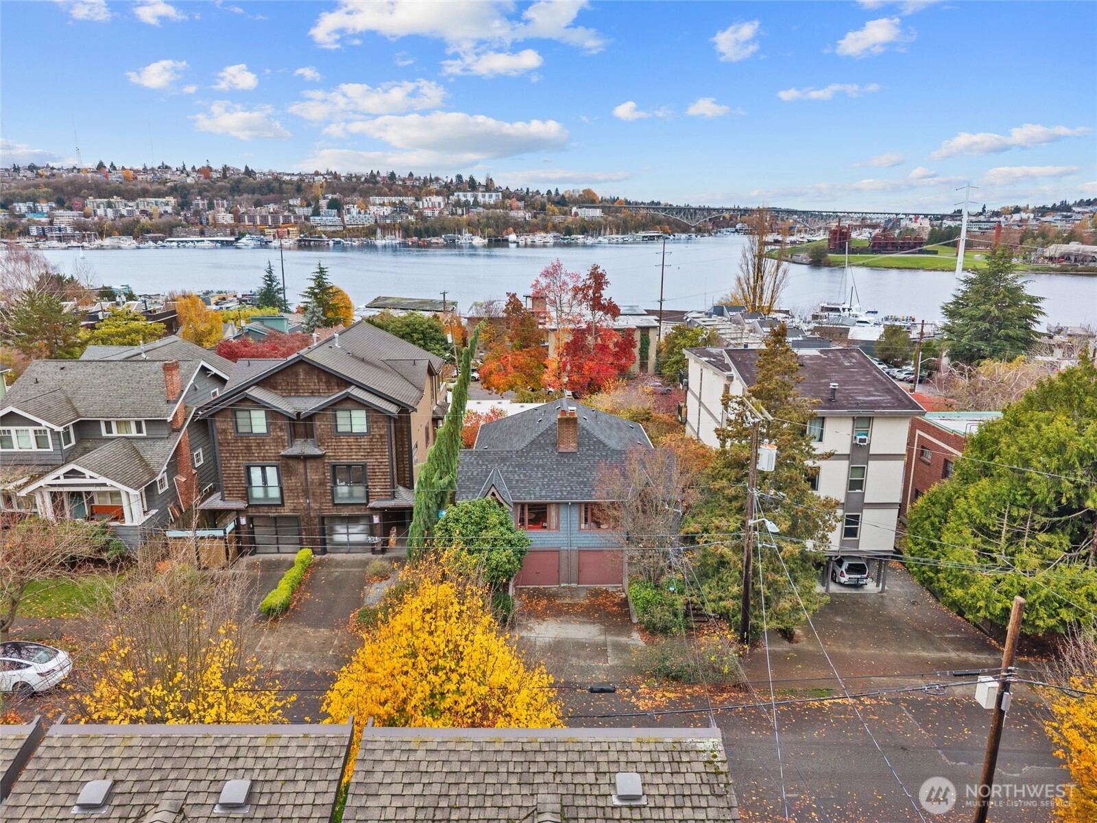 2516 Yale Avenue East, Unit C Seattle, WA 98102 - Photo 33 of 37 a view of a lake with a city
