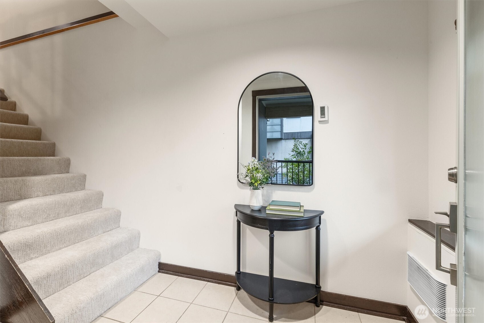 2516 Yale Avenue East, Unit C Seattle, WA 98102 - Photo 4 of 37