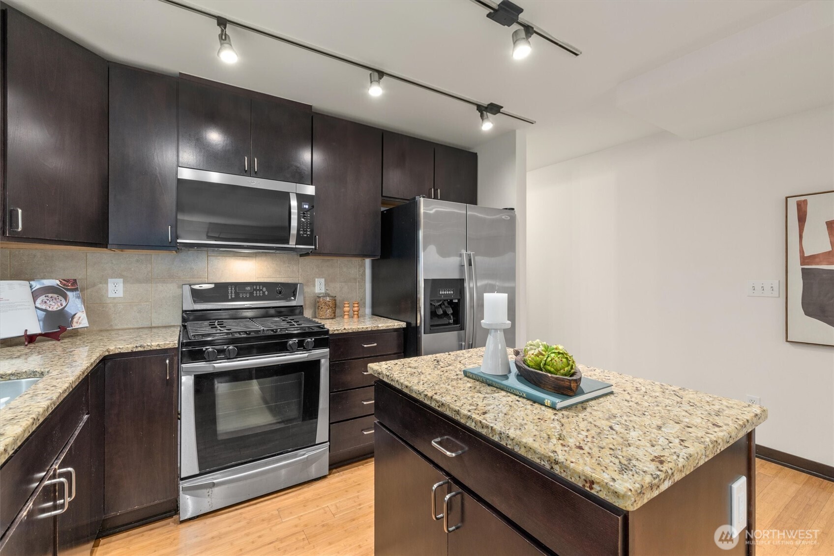 2516 Yale Avenue East, Unit C Seattle, WA 98102 - Photo 7 of 37