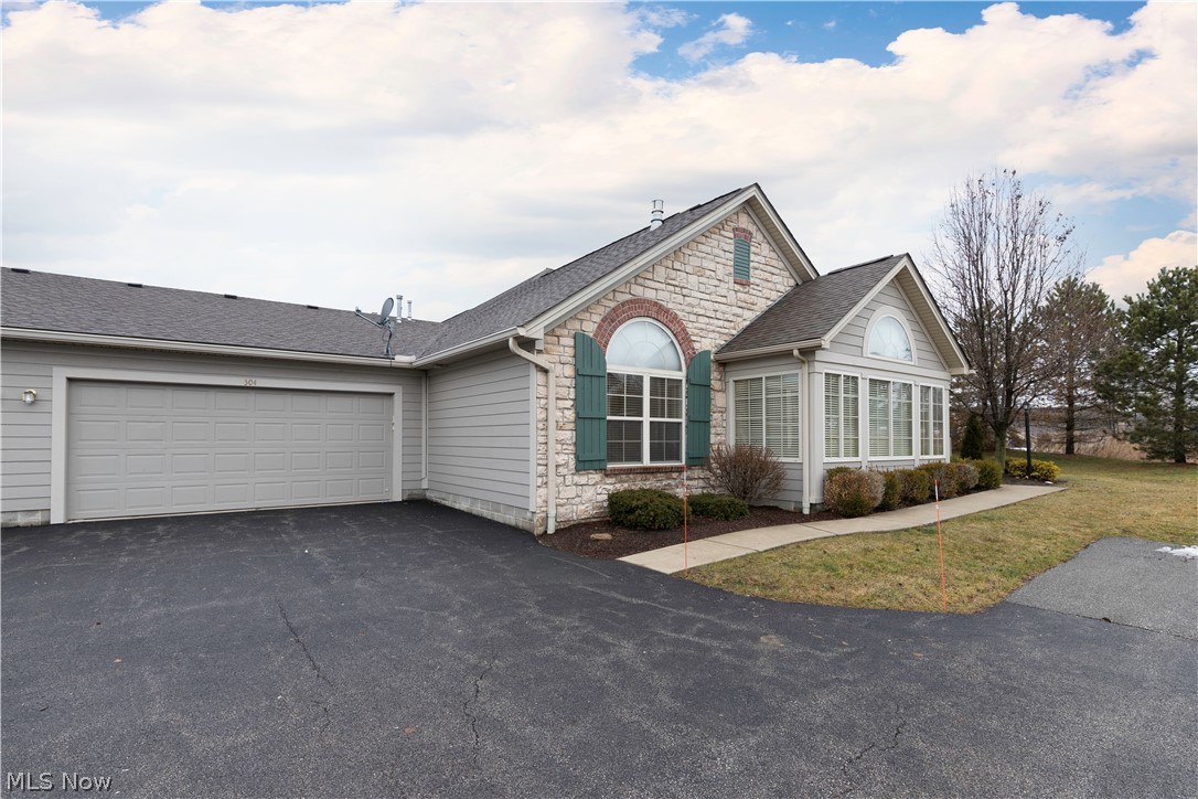 9151 Springfield Road, Unit 304 Youngstown, OH 44514 - Photo 3 of 21