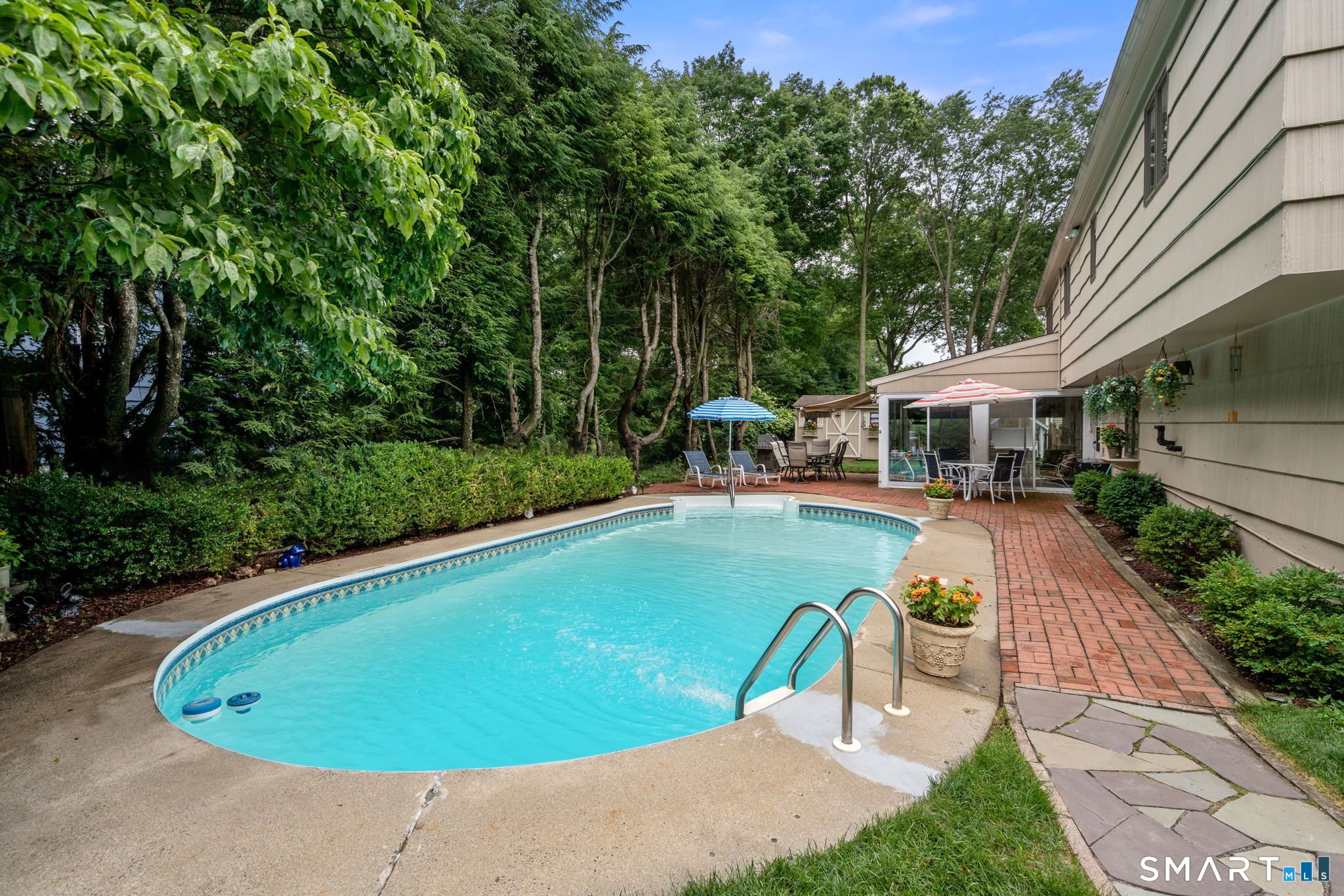 208 Sigwin Drive Fairfield, CT 06824 - Photo 37 of 40 Gallery Image 37