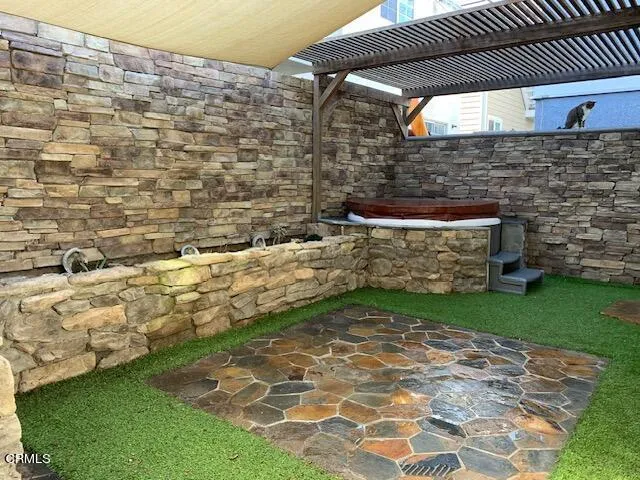 a view of entryway with wooden tub