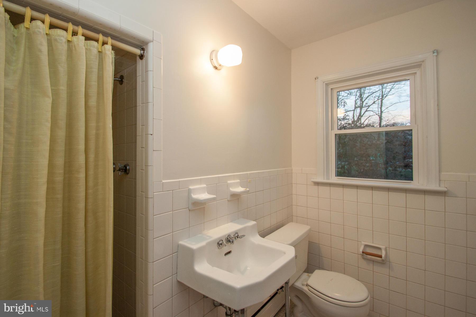 5206 Wheeler Road Temple Hills, MD 20748 - Photo 13 of 23 Bath