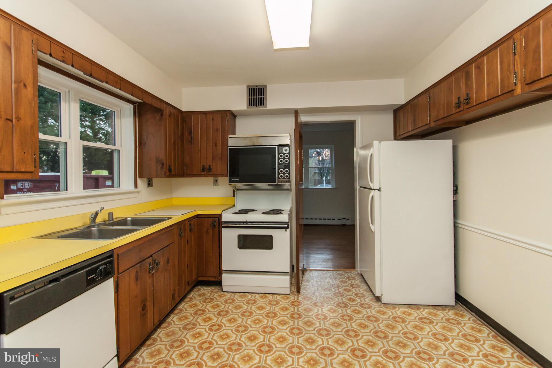 5206 Wheeler Road Temple Hills, MD 20748 - Photo 3 of 23 Kitchen