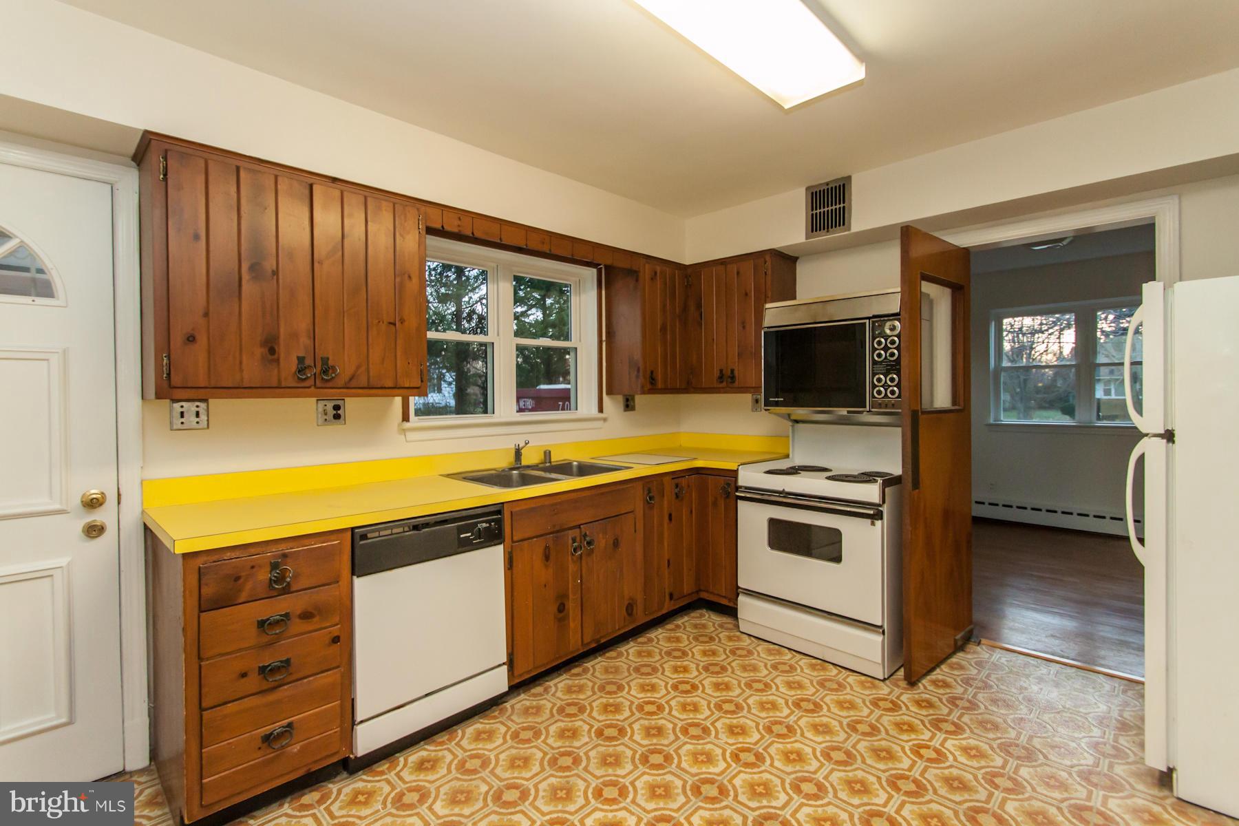 5206 Wheeler Road Temple Hills, MD 20748 - Photo 4 of 23 Kitchen