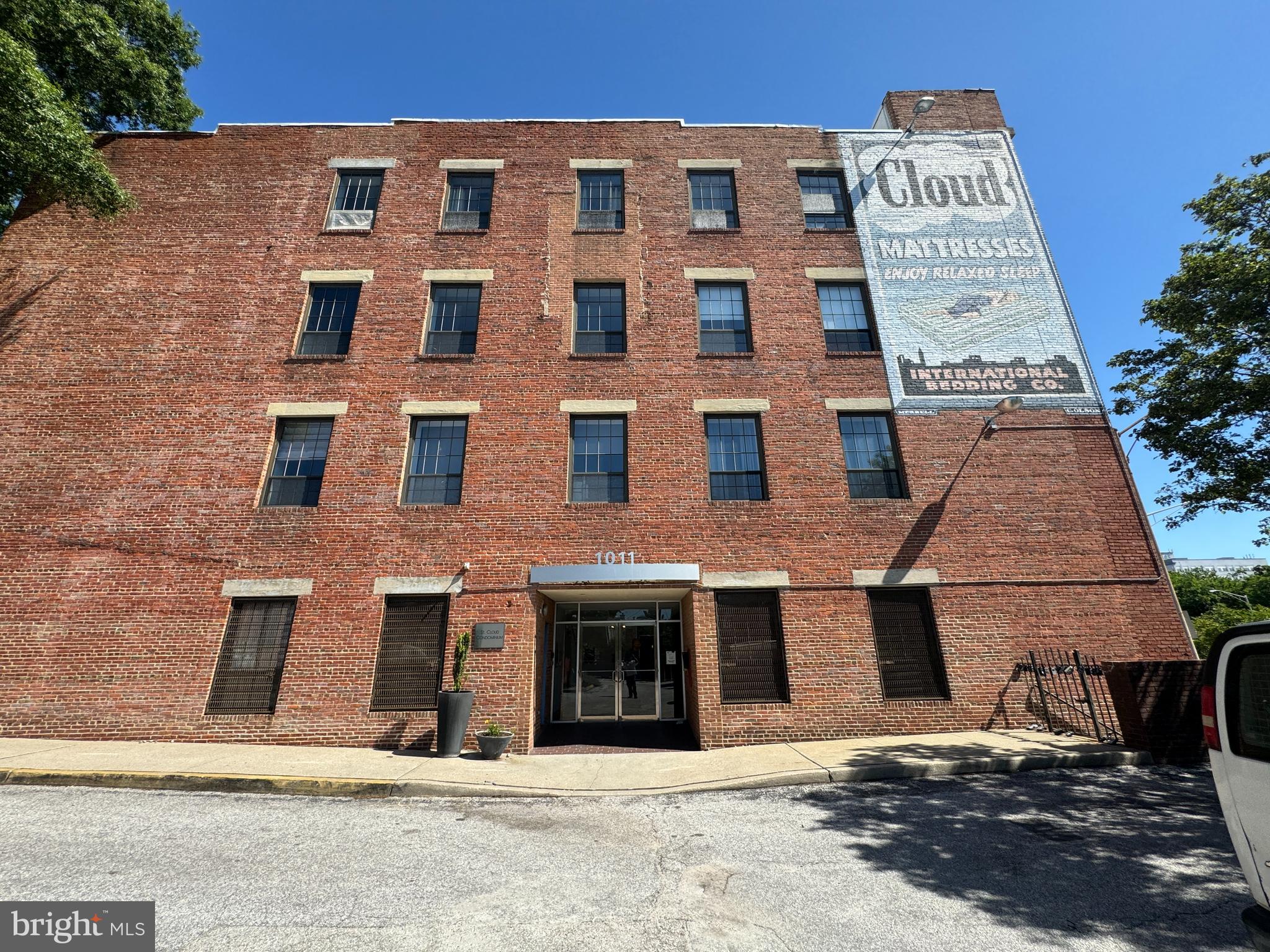 1011 Hunter Street, Unit B4 Baltimore, MD 21202 - Photo 2 of 17 a front view of a building