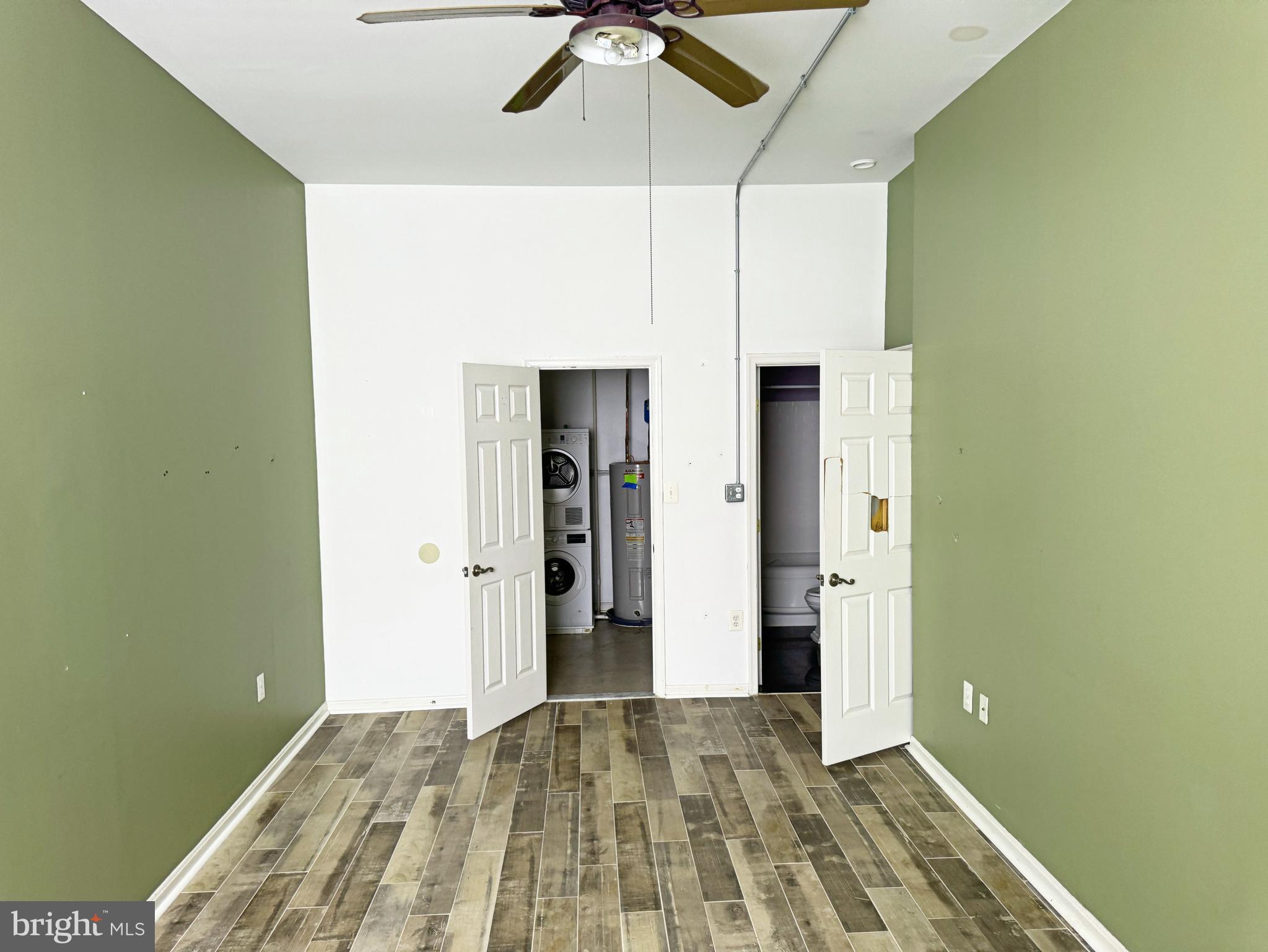 1011 Hunter Street, Unit B4 Baltimore, MD 21202 - Photo 10 of 17 a view of an empty room with a ceiling fan