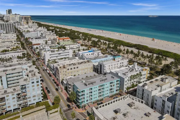 $3,900 | 713 Collins Avenue, Unit 42, Miami Beach, FL 33139