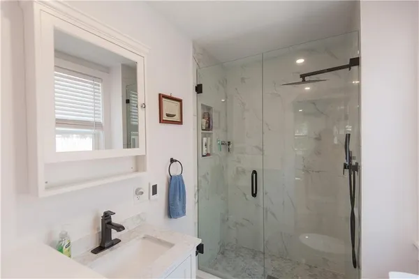 $2,500 | 131 Broadway, Unit 2, Newport, RI 02840