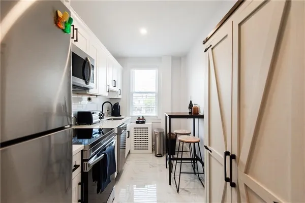 $2,500 | 131 Broadway, Unit 2, Newport, RI 02840