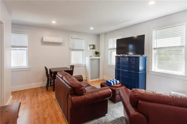 $2,500 | 131 Broadway, Unit 2, Newport, RI 02840