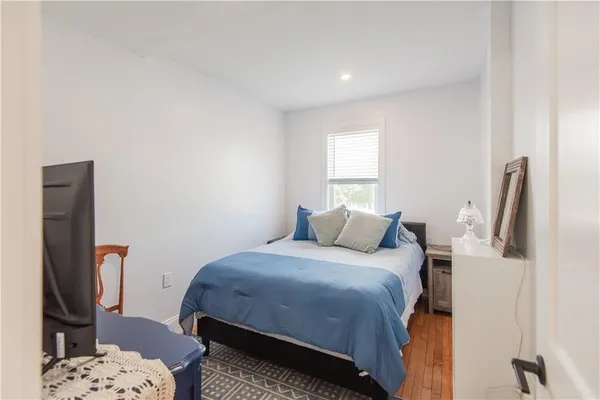 $2,500 | 131 Broadway, Unit 2, Newport, RI 02840