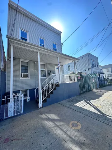 $2,850 | 212 Plainfield Avenue, Unit 2, Jersey City, NJ 07306