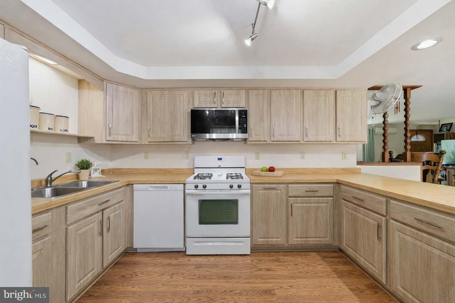 38 North Dupont Road Carneys Point, NJ 08069 - Photo 7 of 29