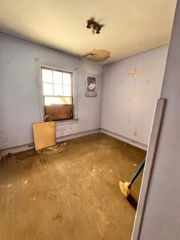 a view of empty room with a window