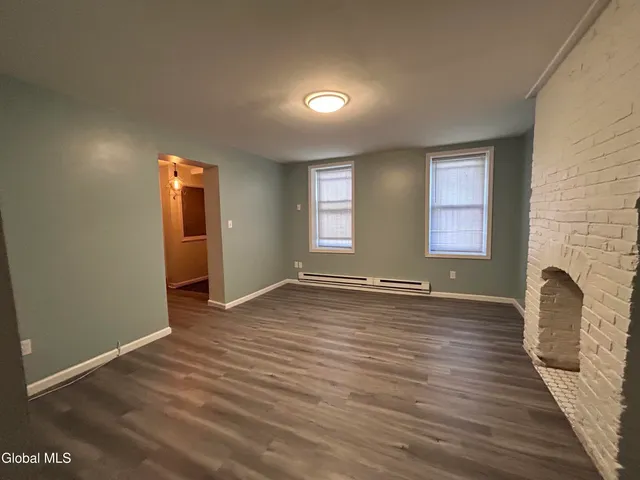 $1,050 | 390 Clinton Avenue, Unit 1B, Albany, NY 12206