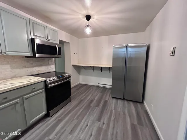 $1,050 | 390 Clinton Avenue, Unit 1B, Albany, NY 12206