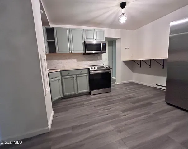 $1,050 | 390 Clinton Avenue, Unit 1B, Albany, NY 12206