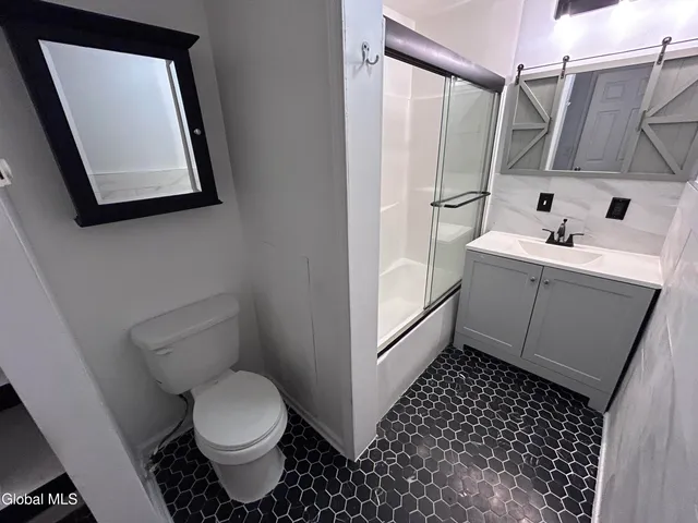 $1,050 | 390 Clinton Avenue, Unit 1B, Albany, NY 12206