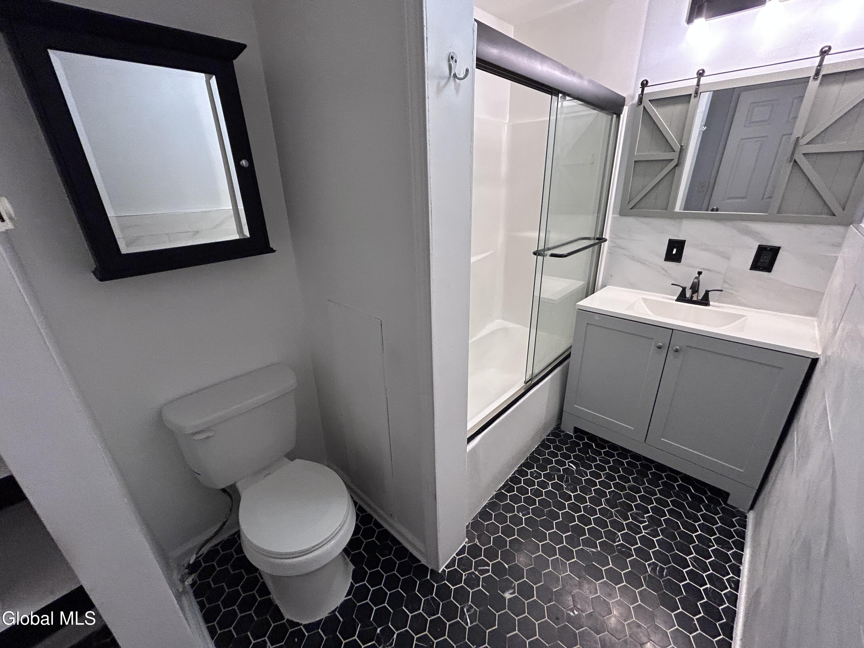 390 Clinton Avenue, Unit 1B Albany, NY 12206 - Photo 9 of 12 IMG_0689