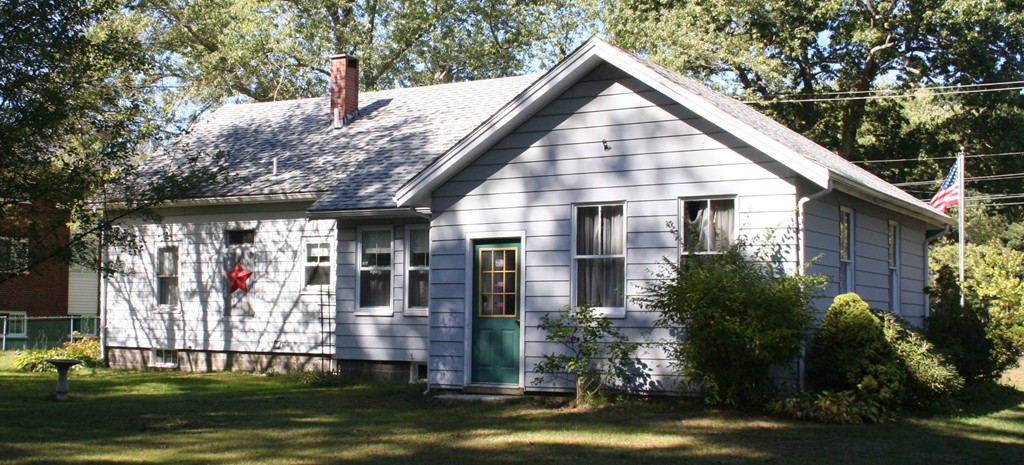 27 Clark's Road Amesbury, MA 01913 - Photo 9 of 29 Gallery Image 9
