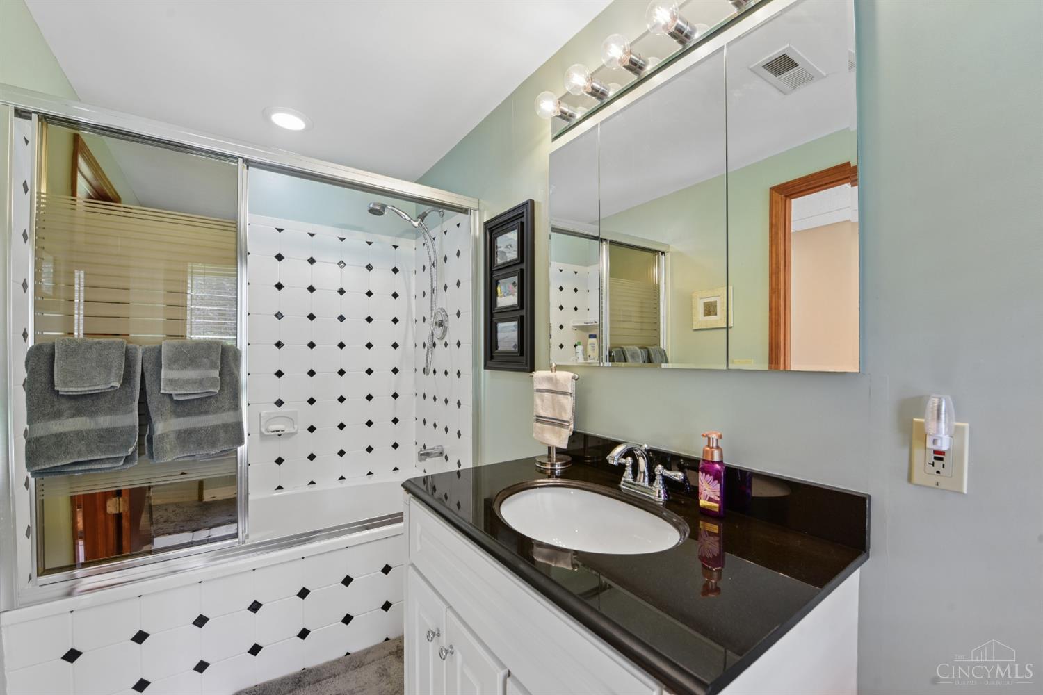 1681 Van Blaricum Road Cincinnati, OH 45233 - Photo 43 of 49