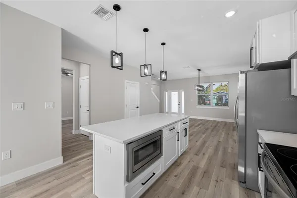 $3,950 | 6910 Dartmouth Avenue North, St. Petersburg, FL 33710