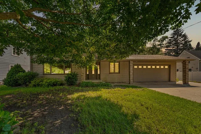 $350,000 | 1633 Massee Street, Albert Lea, MN 56007