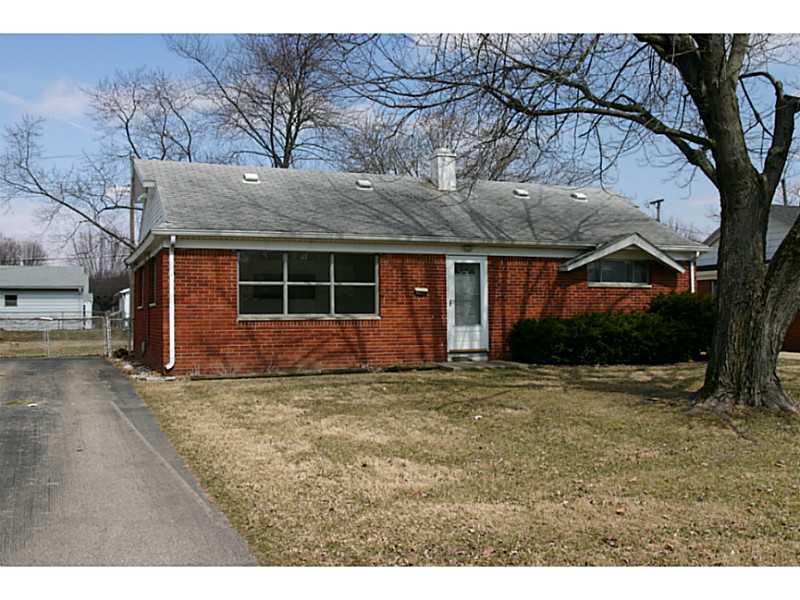208 Ricks Avenue Greenfield, IN 46140 - Photo 1 of 9