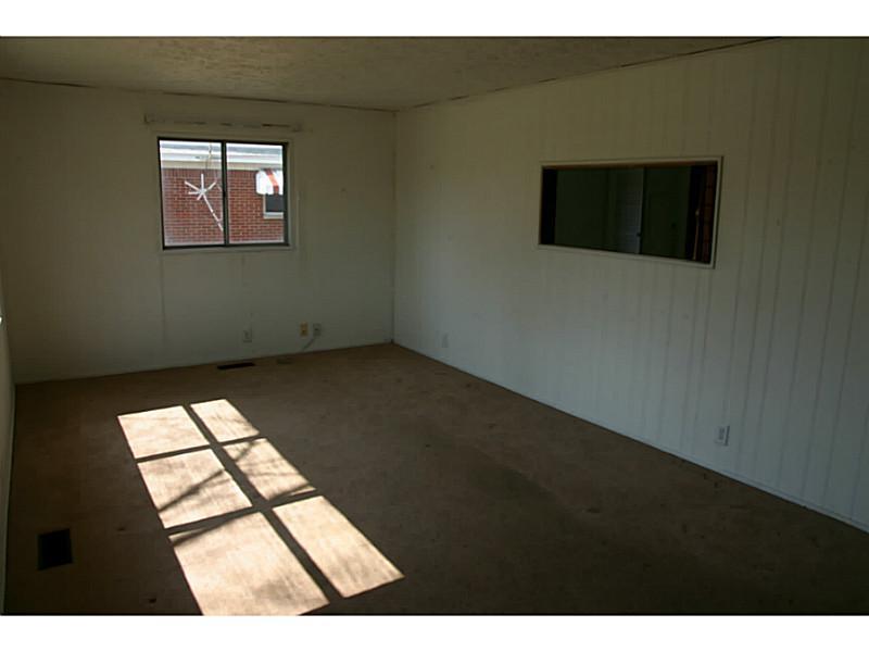 208 Ricks Avenue Greenfield, IN 46140 - Photo 5 of 9