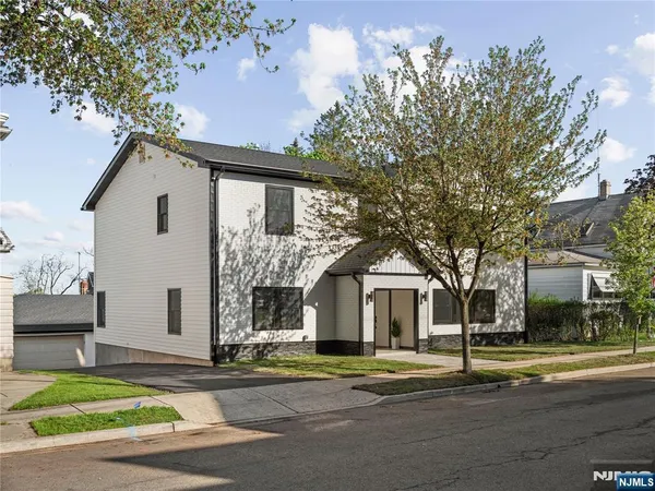 $5,500 | 432 Jefferson Street, Unit 1, Carlstadt, NJ 07072