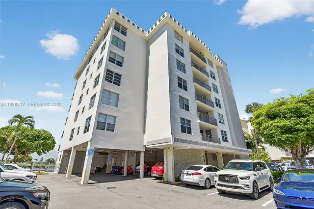 $799,000 | 9250 West Bay Harbor Drive, Unit 5D, Bay Harbor Islands, FL 33154