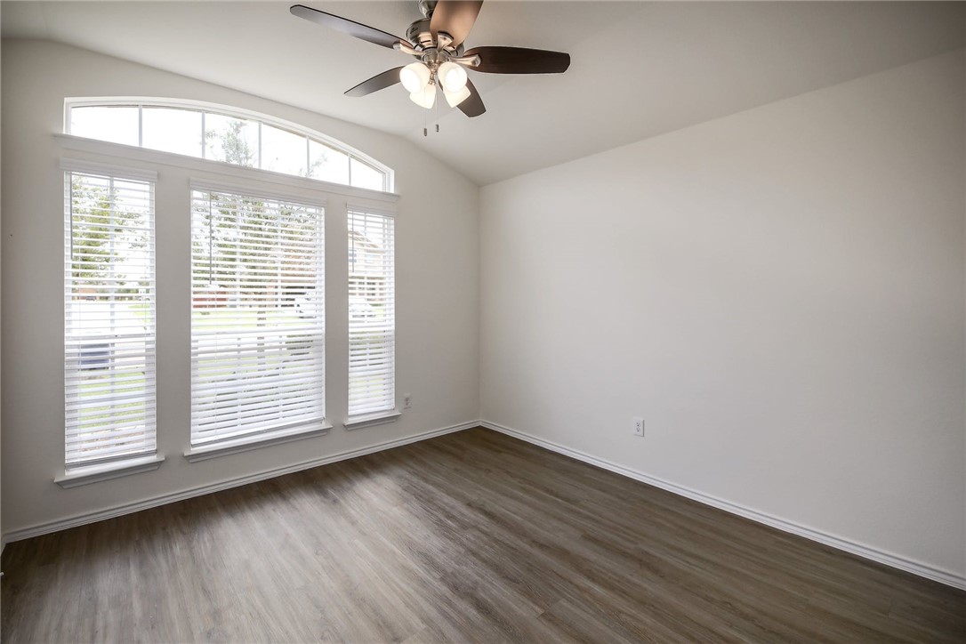 137 Langtry Lane Jarrell, TX 76537 - Photo 24 of 36