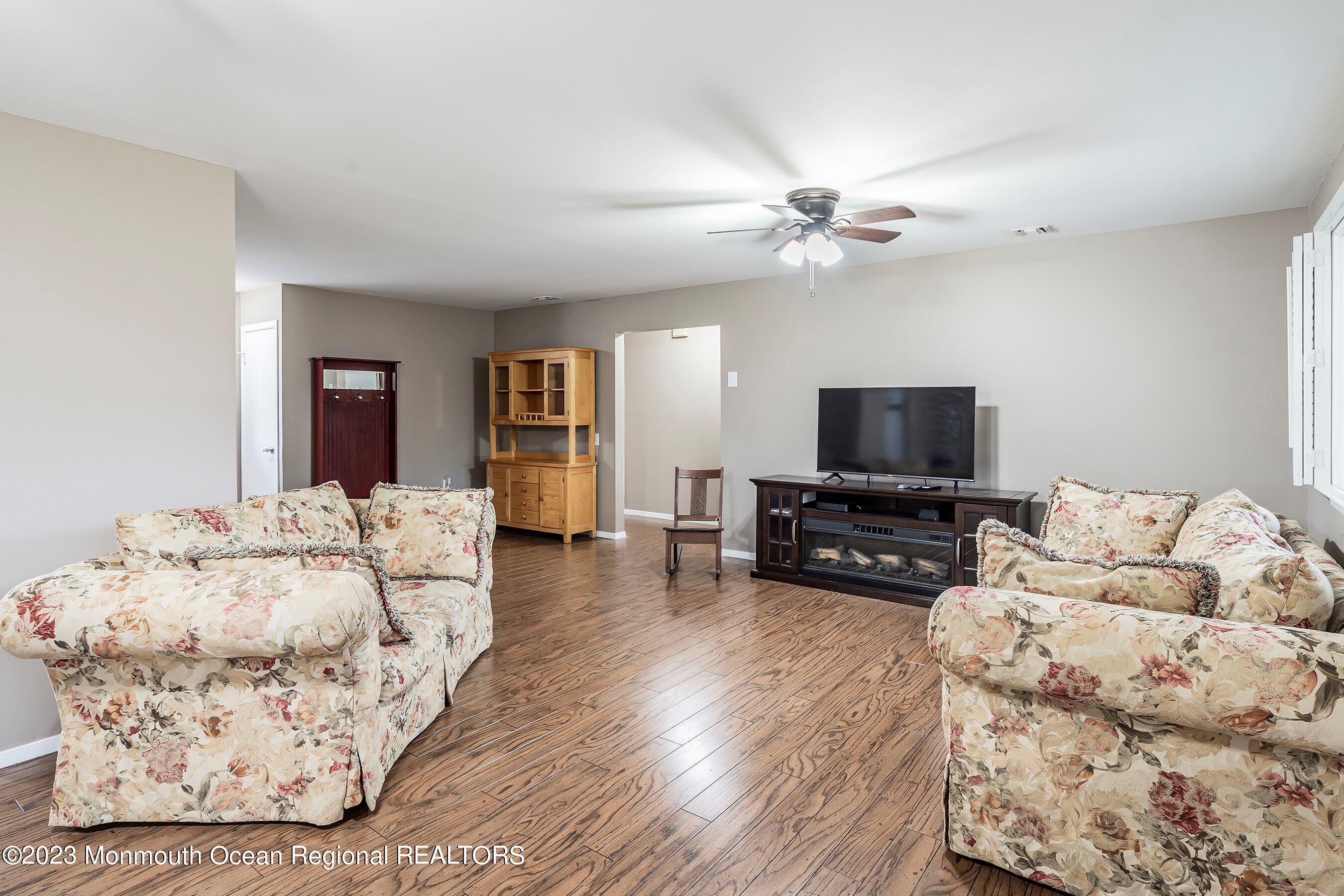 30 Augusta Road, Unit 73 Whiting, NJ 08759 - Photo 8 of 49 06-Living 1A