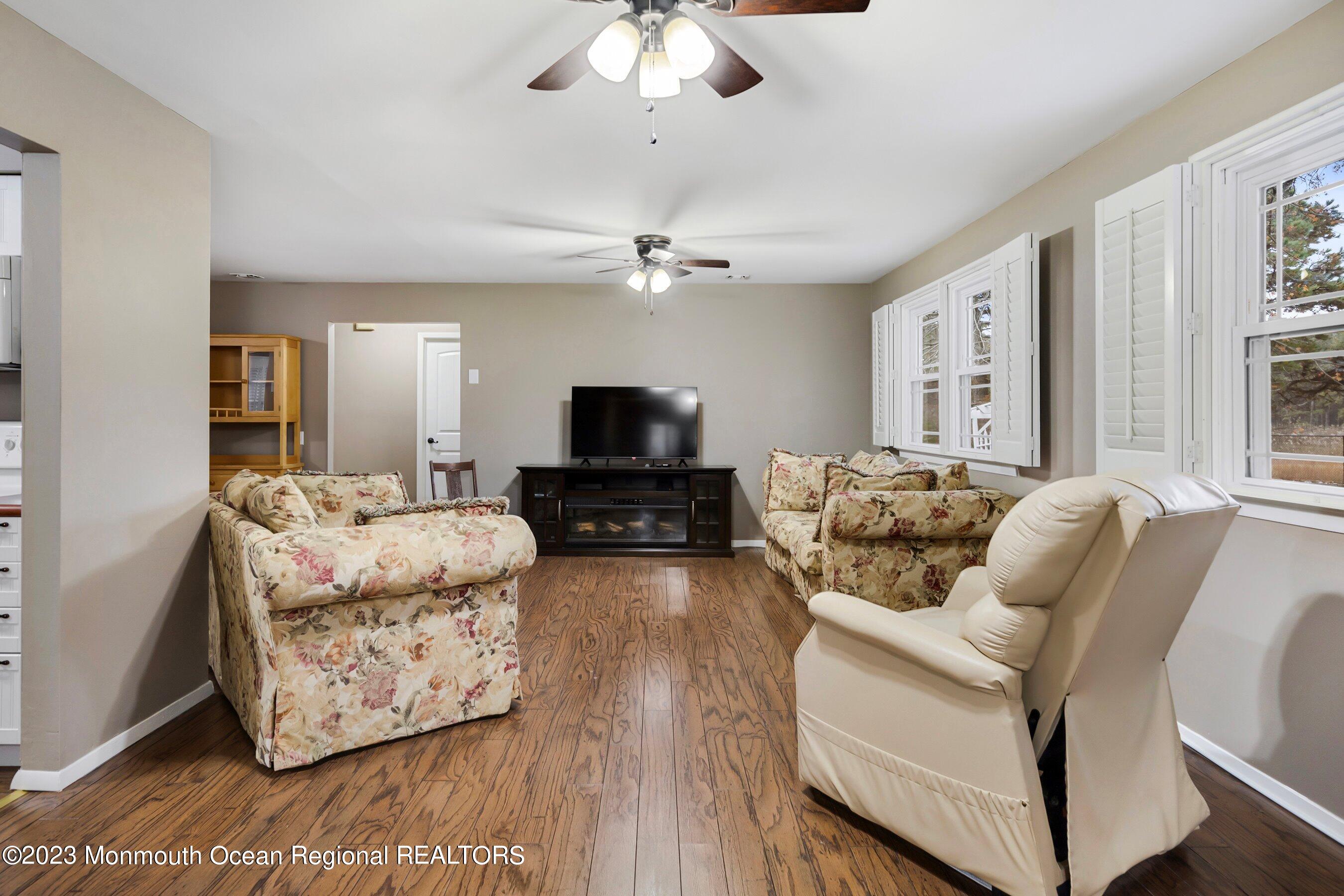 30 Augusta Road, Unit 73 Whiting, NJ 08759 - Photo 9 of 49 07-Living 1B