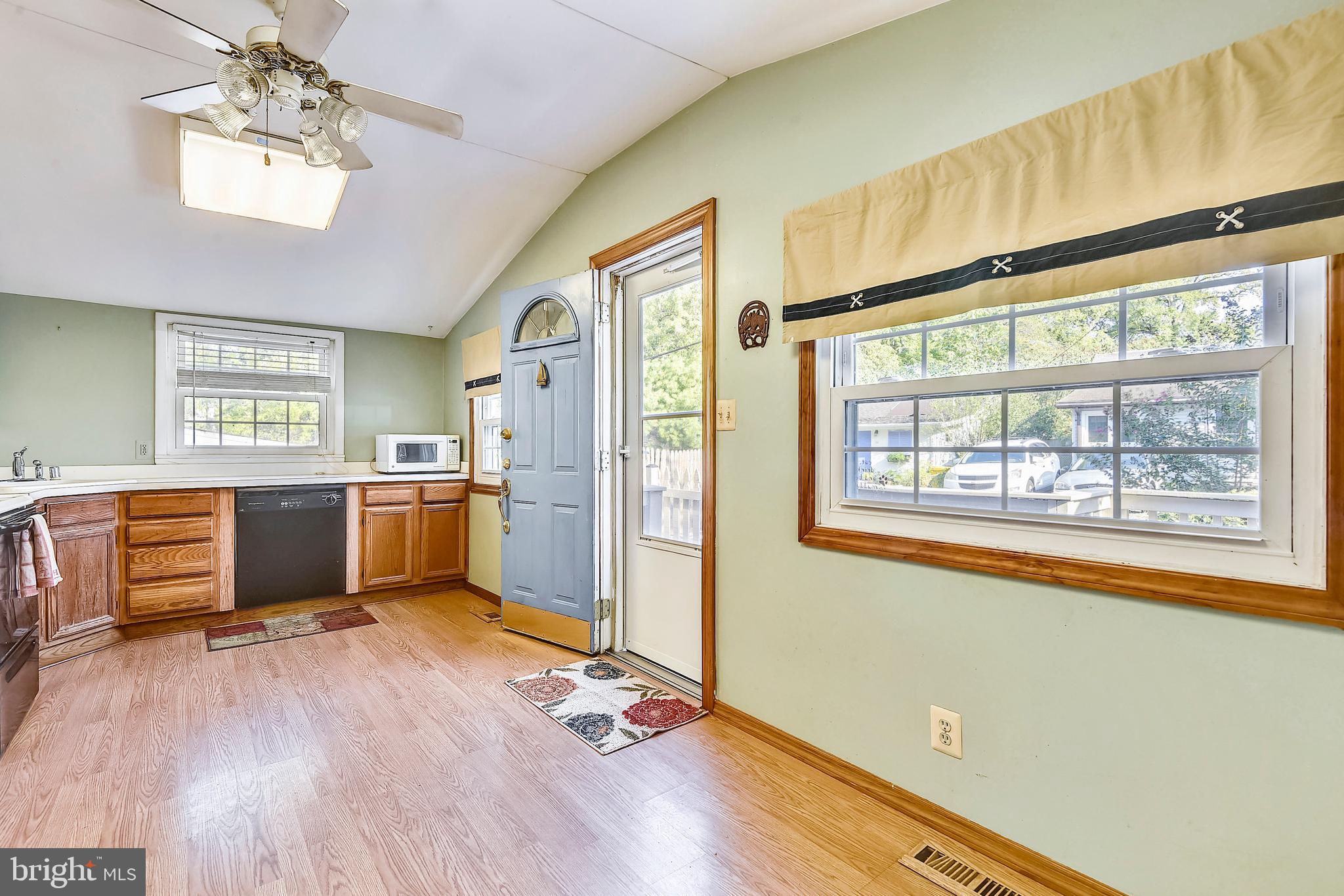 15 Dogwood Road Riva, MD 21140 - Photo 17 of 32 Country Kitchen w/ All Appliances
