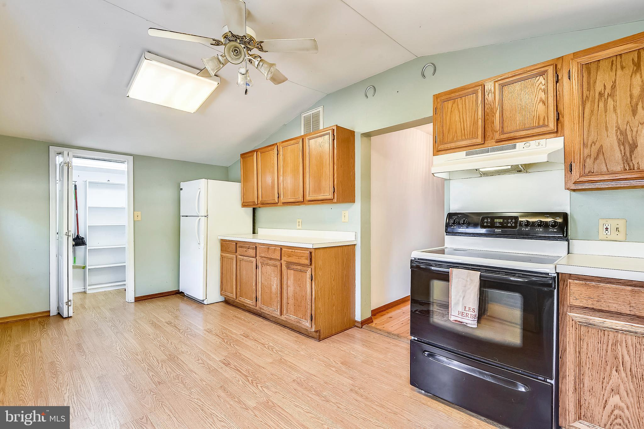 15 Dogwood Road Riva, MD 21140 - Photo 4 of 32 Spacious Country Kitchen