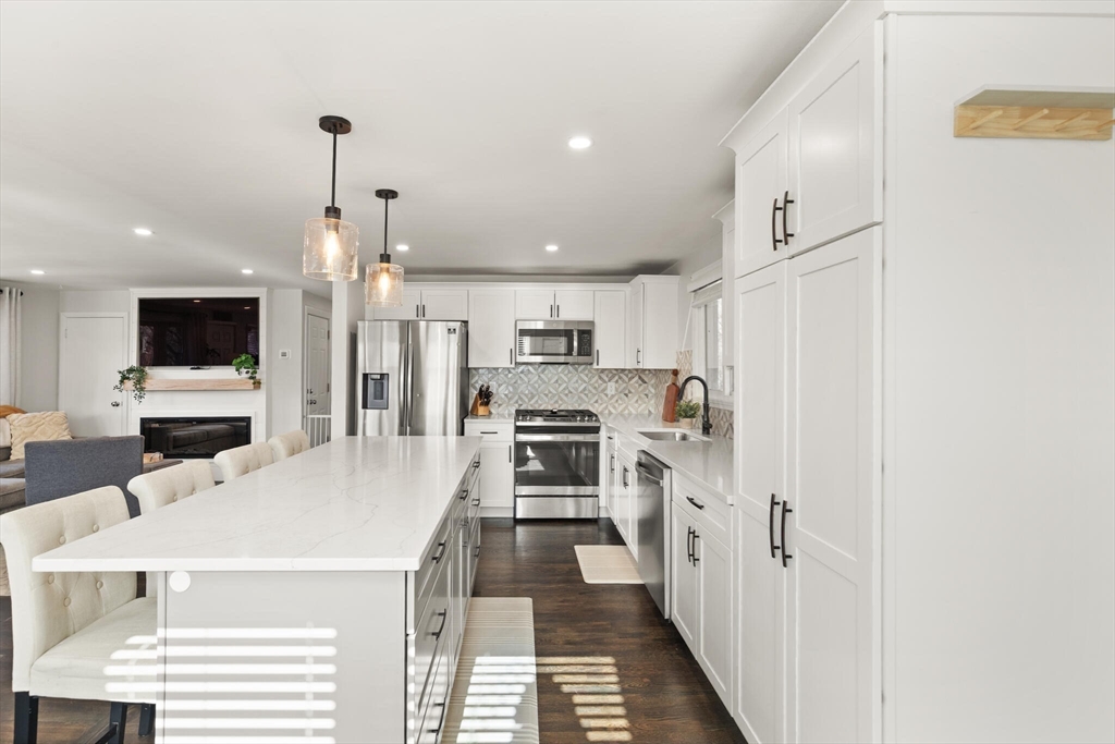 7 Manning Road Chelmsford, MA 01824 - Photo 5 of 31 Gallery Image 5