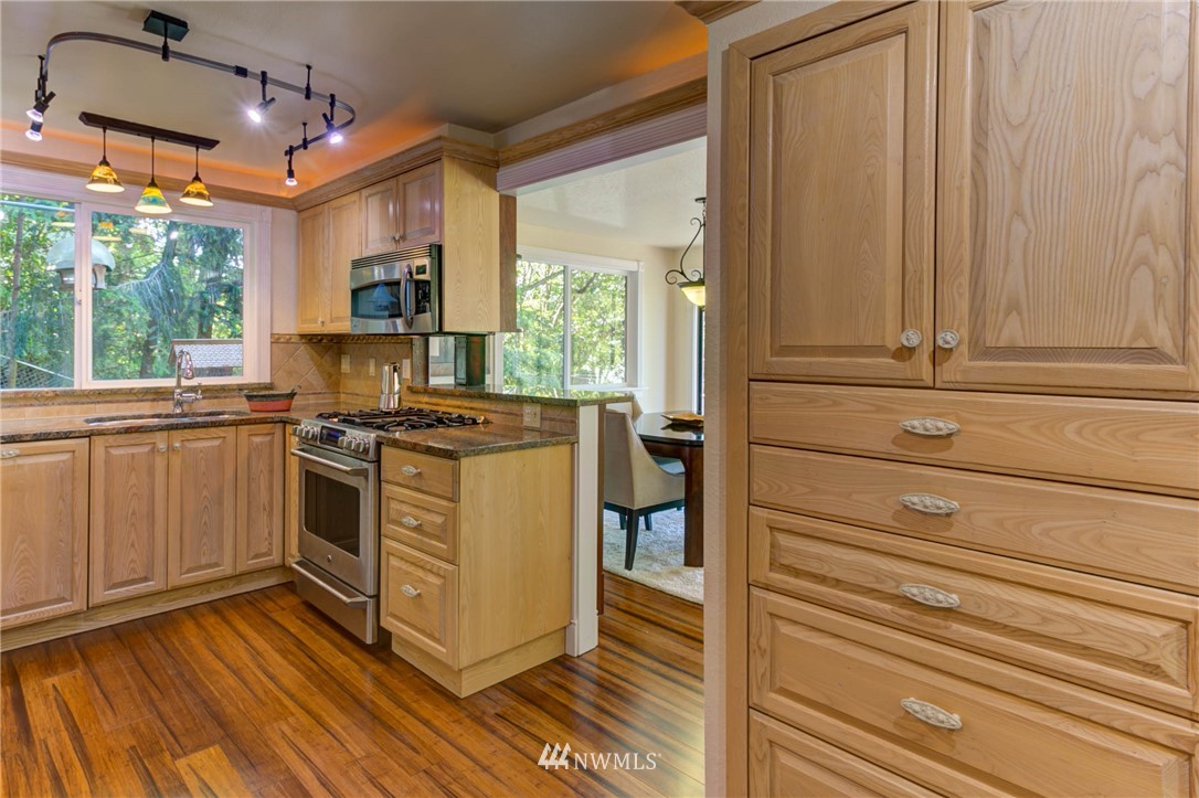 4429 Southwest Rose Street Seattle, WA 98136 - Photo 11 of 25 Gallery Image 11