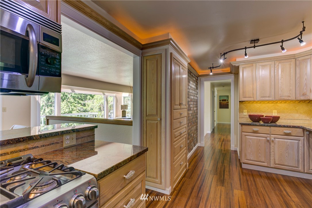 4429 Southwest Rose Street Seattle, WA 98136 - Photo 12 of 25 Gallery Image 12