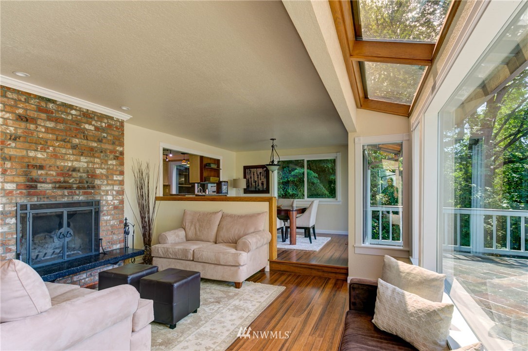 4429 Southwest Rose Street Seattle, WA 98136 - Photo 8 of 25 Gallery Image 8