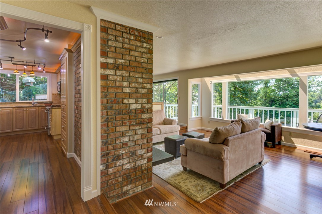 4429 Southwest Rose Street Seattle, WA 98136 - Photo 9 of 25 Gallery Image 9
